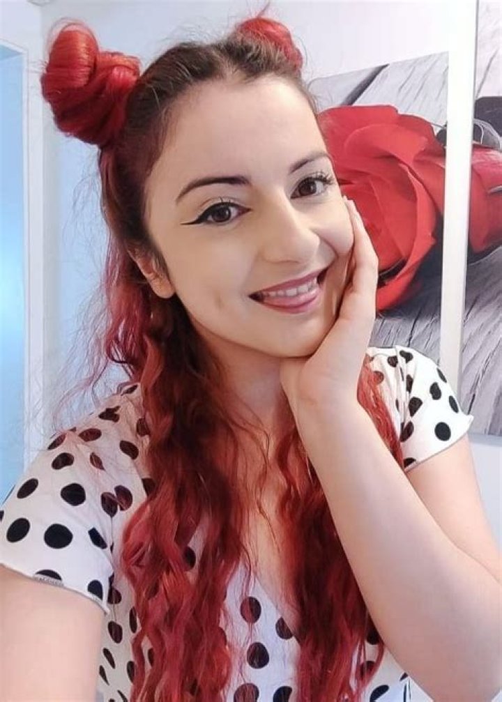 Annie Fuchsia Height, Weight, Age, Body Statistics