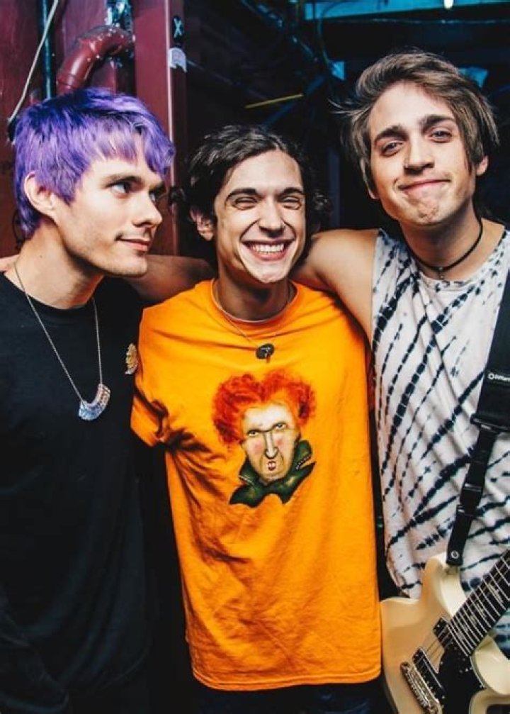 Awsten Knight Height, Weight, Age, Girlfriend, Family, Facts, Biography