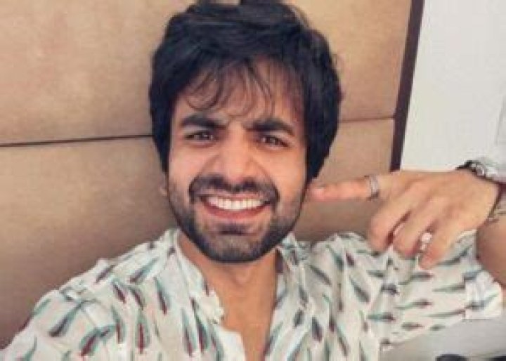 Ayush Mehra Height, Weight, Age, Girlfriend, Family, Facts, Biography