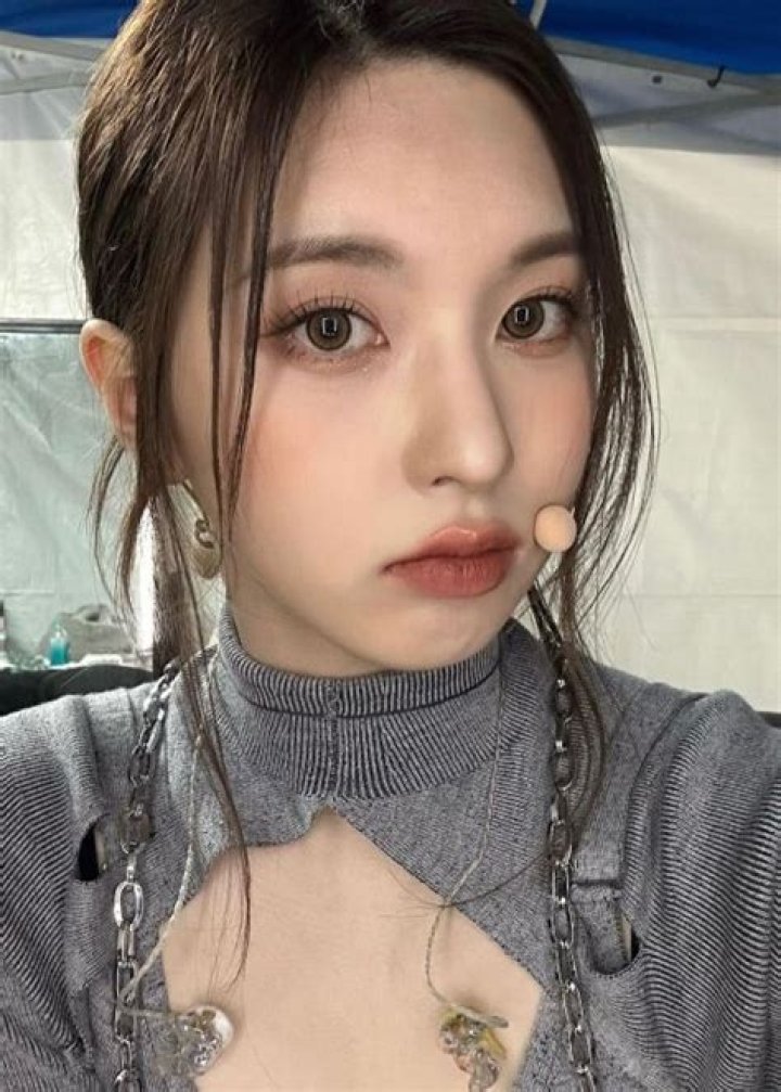 Bae (NMIXX) Height, Weight, Age, Facts, Family, Biography