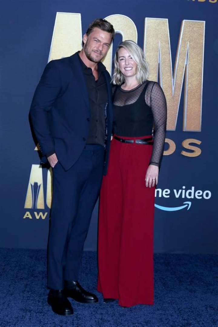 Bobby Smith Height, Weight, Age, Spouse, Children, Facts, Biography