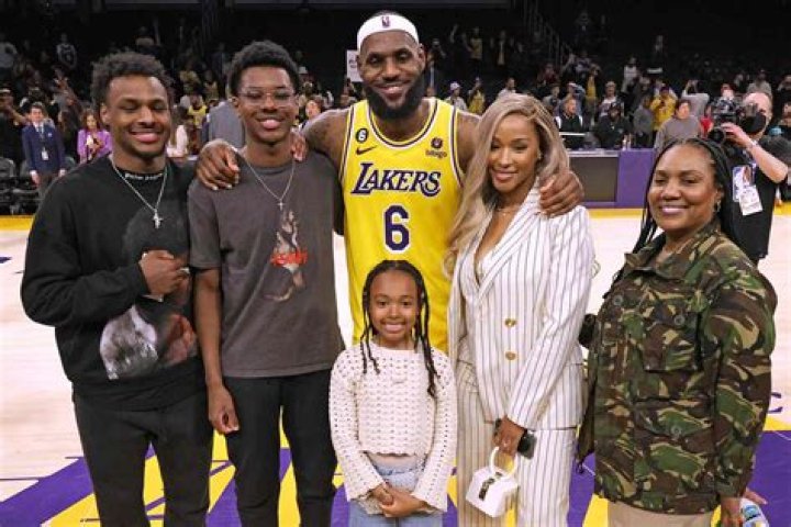 Frank Mason III Bio-salary, net worth, married, affair, dating, wife, contract, children, family, nba, nationality, age, career