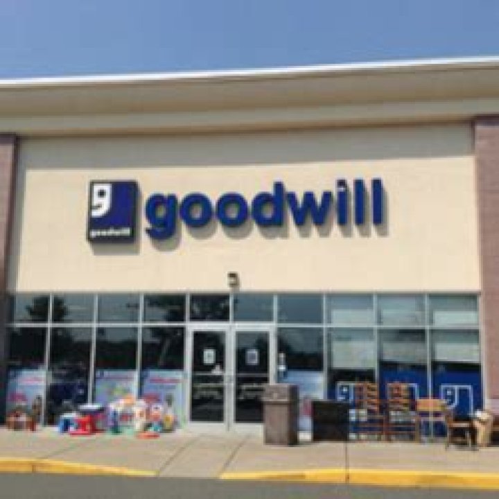 Guy Buys Watch At Goodwill For $5.99. He Chose…Wisely.