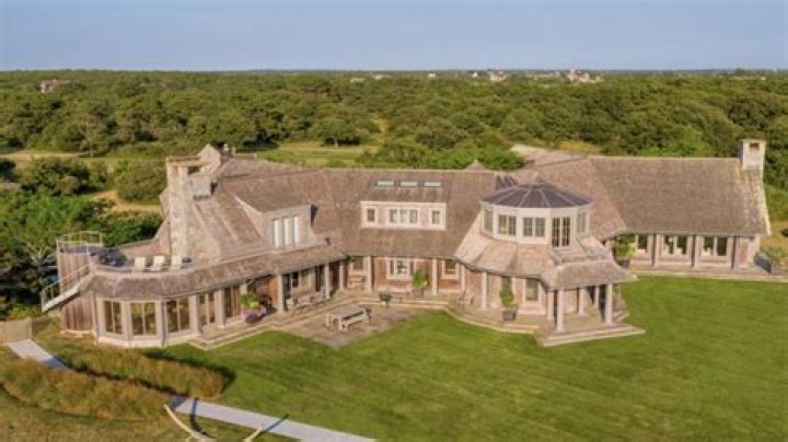 Inside Barack And Michelle Obama's New $5.3M Post-Presidential Mansion