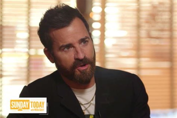 Justin Theroux Says This Kept Him "Sane" While Dating Jennifer Aniston