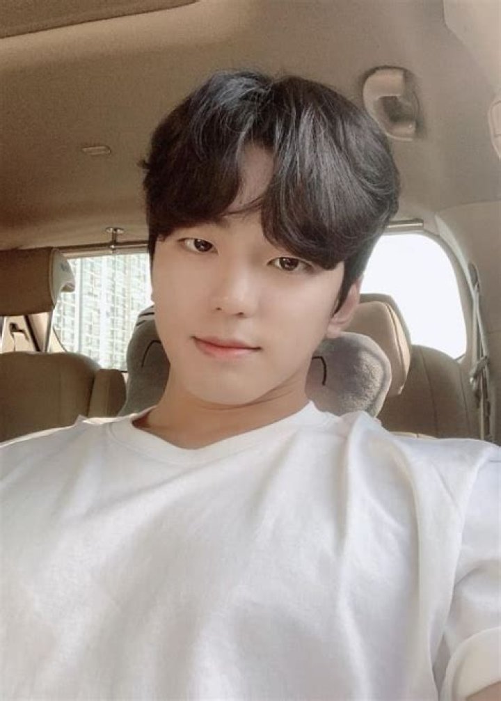 Kim Min-kyu Height, Weight, Age, Family, Biography, Facts