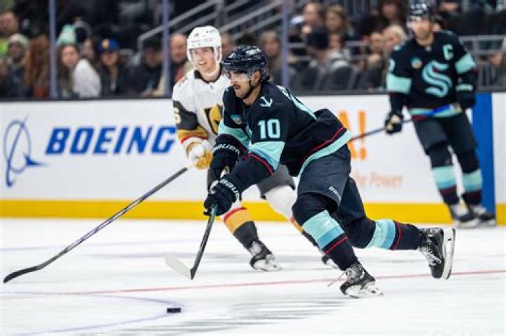 Matty Beniers's Bio, Age, Net Worth, Salary, Earnings, Contract, Stats, NHl Draft, Jersey, Scouting Report