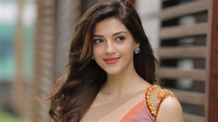 Mehreen Pirzada Height, Weight, Age, Body Statistics