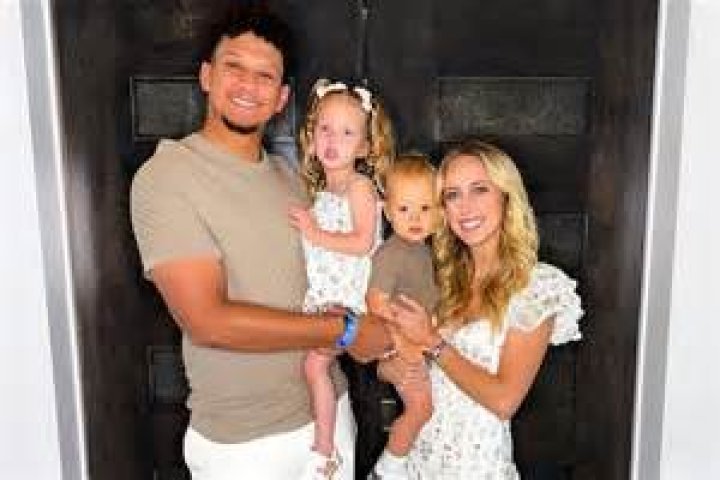 Rodrigo Aguirre'a Bio, Height, Net Worth, Salary, Contract, Wife and Children