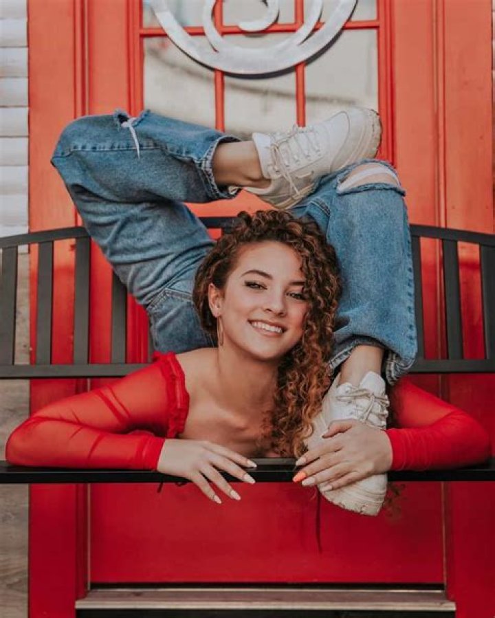 Sofie Dossi Height, Weight, Age, Boyfriend, Family, Facts, Biography