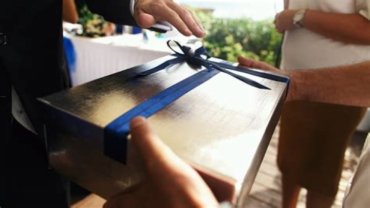 The 8 Worst Wedding Gifts You Can Give, Etiquette Experts Say