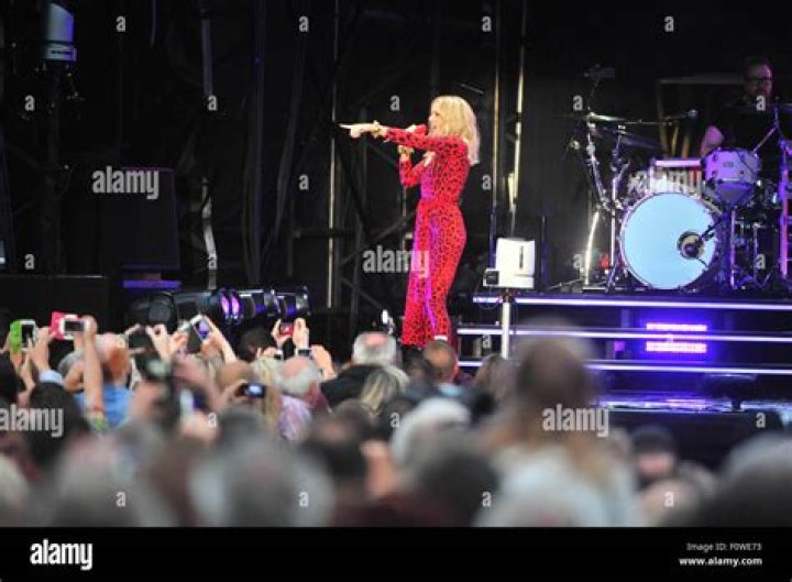 Where Does Kylie Minogue Live?