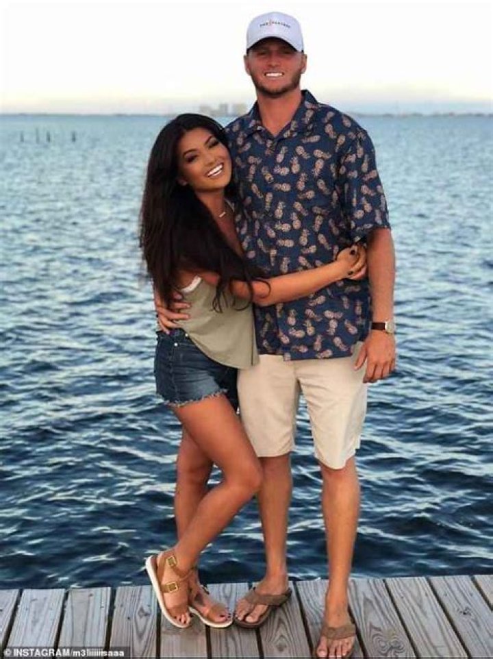 Who is Addison Russell Dating Now