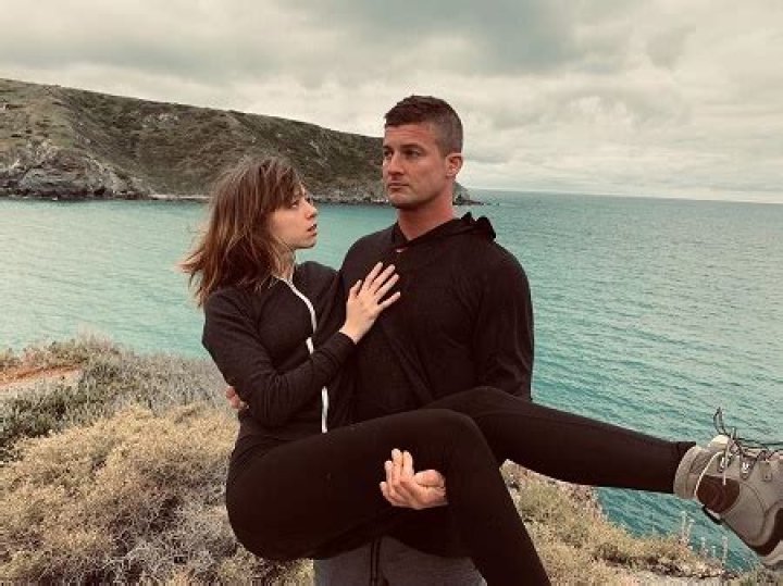 Who is Anna Lore Dating Now