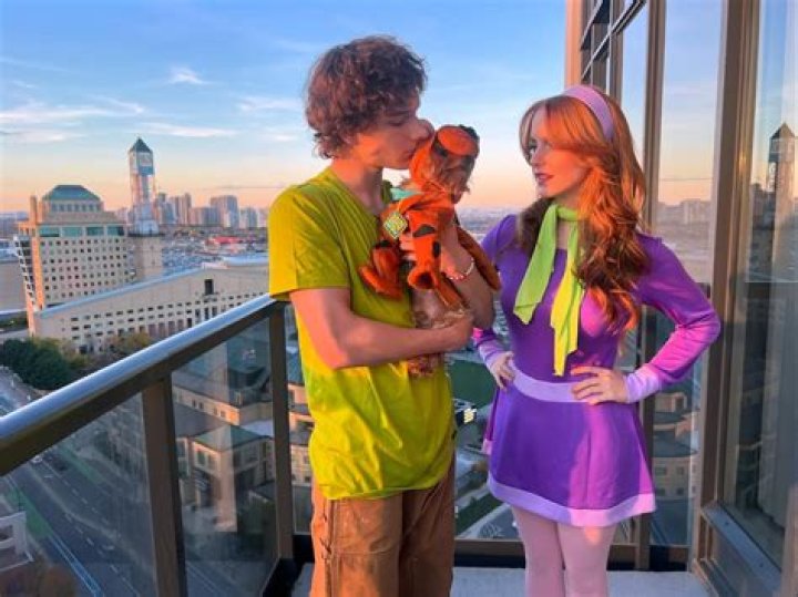 Who is Yoshidoll Dating Now