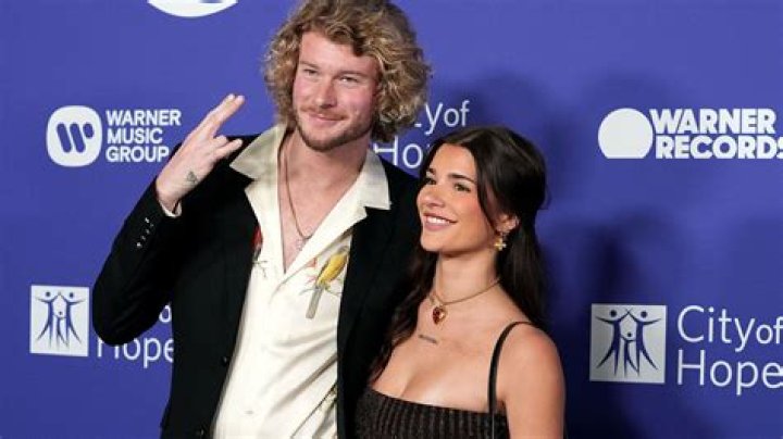 Who is Yung Poppy Dating Now