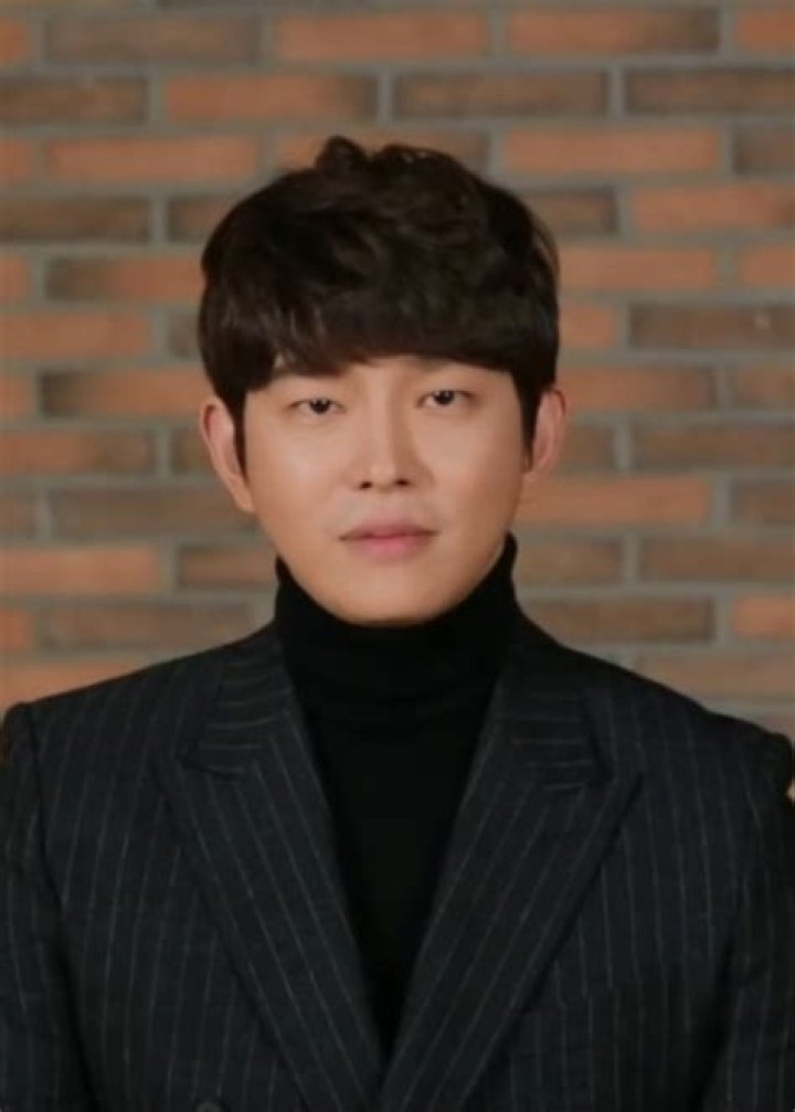 Yoon Kyun-sang Height, Weight, Age, Girlfriend, Family, Facts, Biography